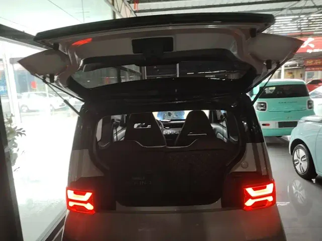 Wuling Hongguang Mini EV — Фото автомобиля 18