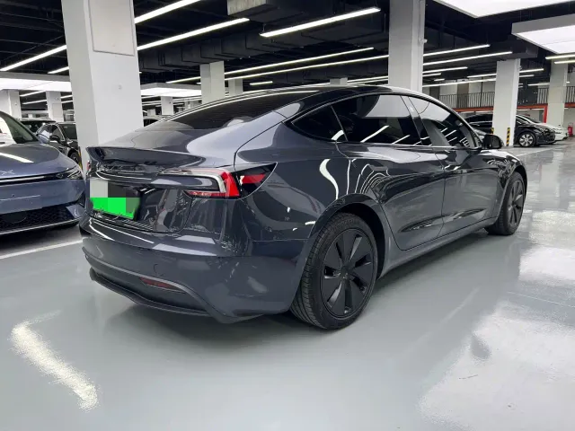 Tesla Model 3 — Фото автомобиля 15