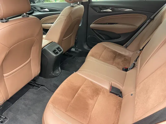 Buick Regal — Фото автомобиля 11