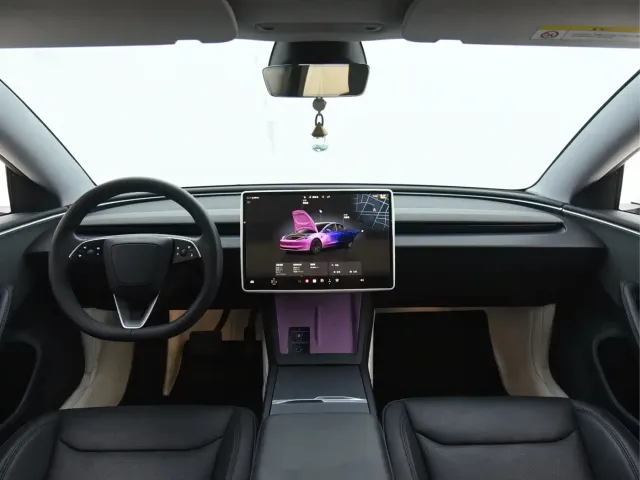 Tesla Model 3 — Фото автомобиля 11