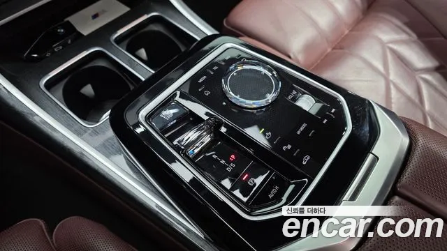 BMW 7 Series G70 — Фото автомобиля 12