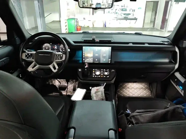Land Rover Defender — Фото автомобиля 9