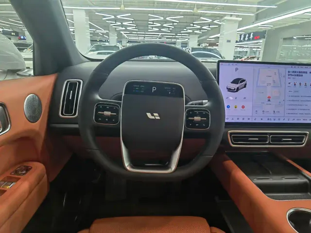 Li Auto L6 — Фото автомобиля 14