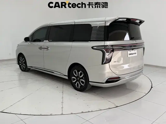 Hongqi HQ9 — Фото автомобиля 7