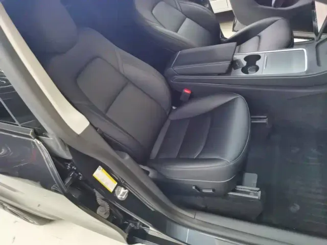 Tesla Model Y — Фото автомобиля 24