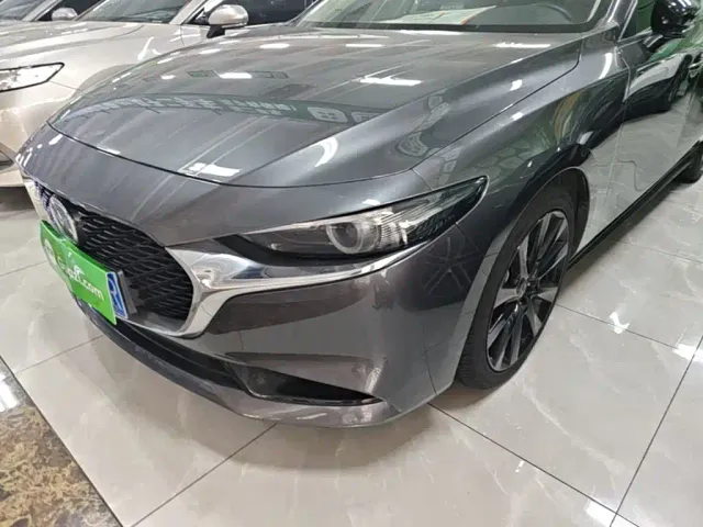 Mazda Axela — Фото автомобиля 23