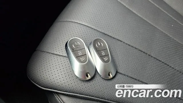 Mercedes-Benz E-Class — Фото автомобиля 26