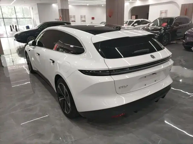 Nio ET5 Touring — Фото автомобиля 4