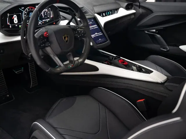 Lamborghini Revuelto — Фото автомобиля 29