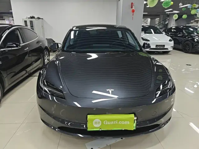 Tesla Model 3 — Фото автомобиля 2