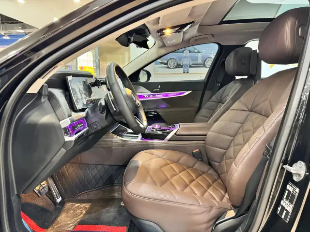 BMW 7 Series — Фото автомобиля 10