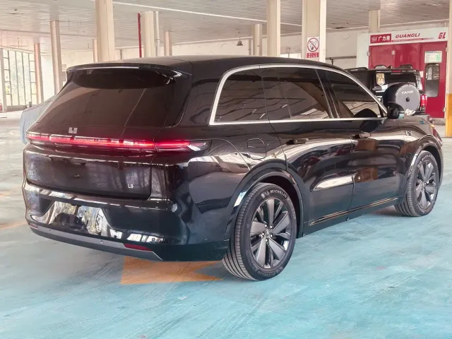 Li Auto L8 — Фото автомобиля 4