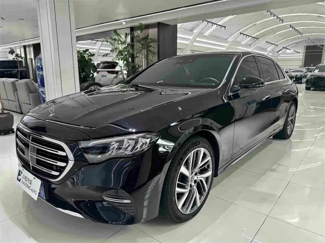 Фотография автомобиля — Mercedes-Benz E-Class