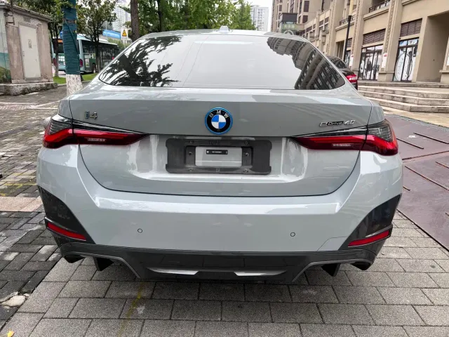 BMW i4 — Фото автомобиля 6