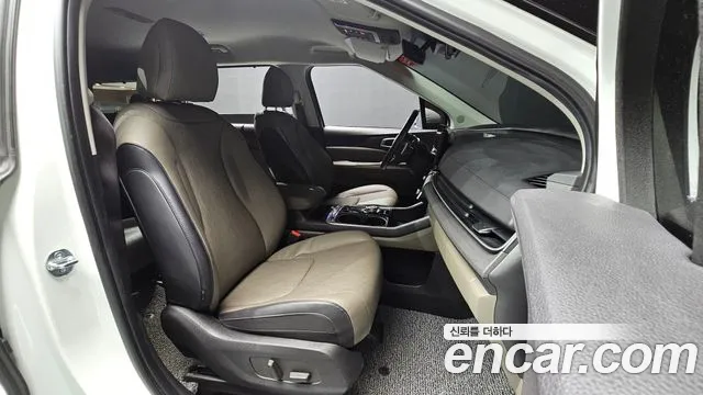 Kia Carnival Generation 4 — Фото автомобиля 16