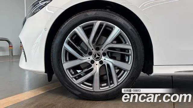 Mercedes-Benz E-Class — Фото автомобиля 5