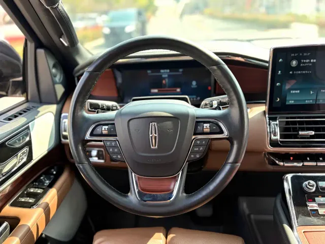 Lincoln Navigator — Фото автомобиля 5