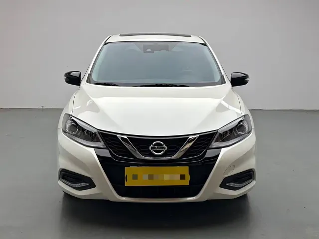 Nissan Tiida — Фото автомобиля 2