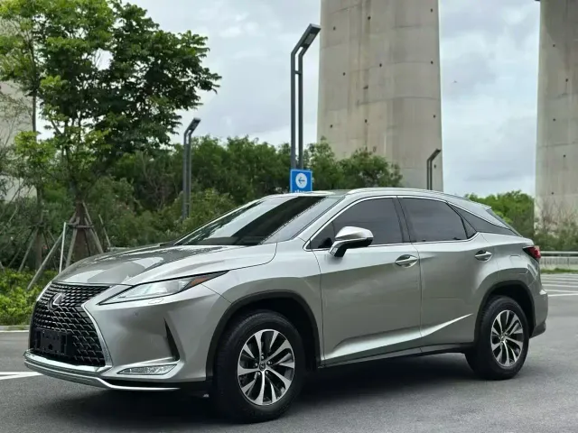 Фотография автомобиля — Lexus RX