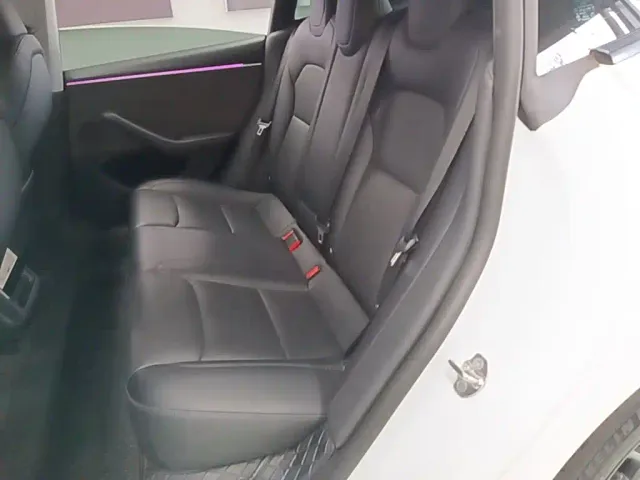 Tesla Model 3 — Фото автомобиля 16