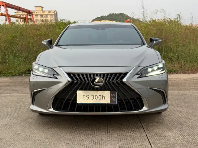 Lexus ES — Фото автомобиля 2