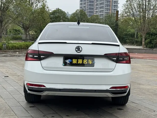 Skoda Superb — Фото автомобиля 8