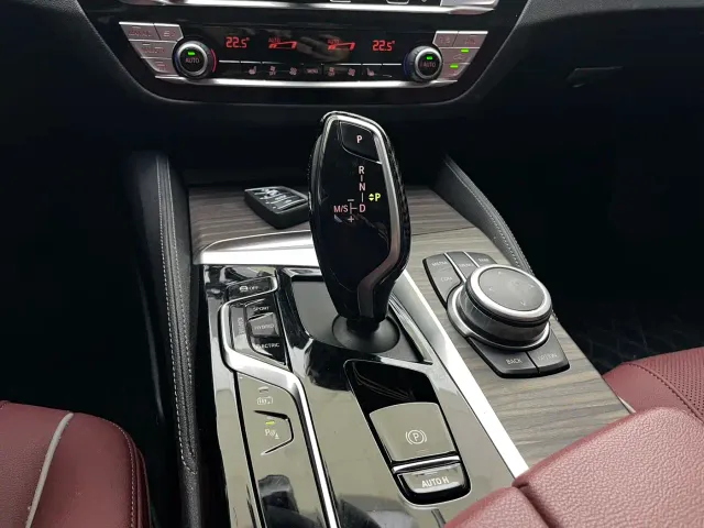 BMW 5 Series — Фото автомобиля 13