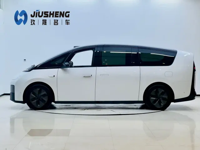 Li Auto MEGA — Фото автомобиля 3