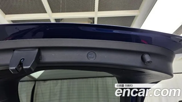Tesla Model Y — Фото автомобиля 30