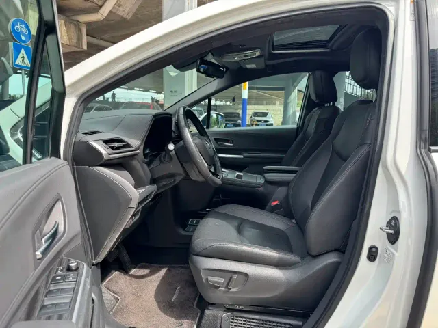 Toyota Sienna — Фото автомобиля 9
