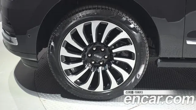 Lincoln Navigator 4th Gen — Фото автомобиля 5