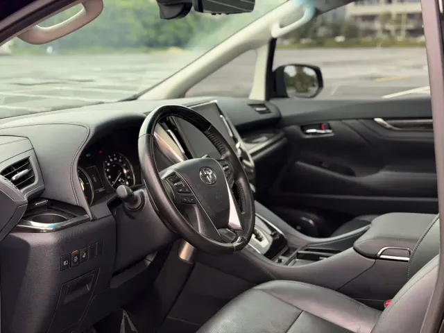 Toyota Vellfire — Фото автомобиля 8