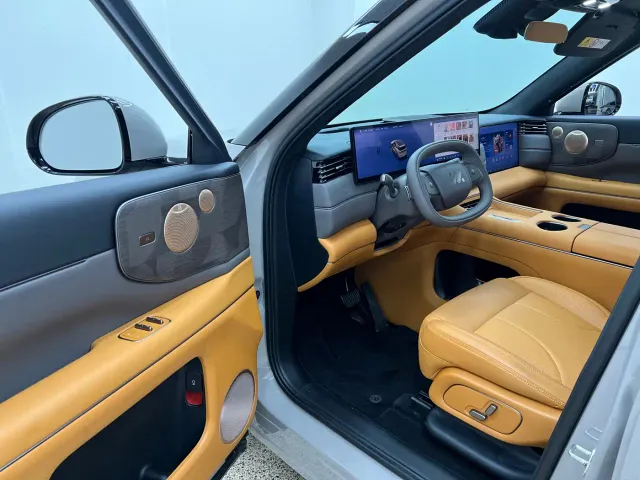IM Motors LS8 — Фото автомобиля 13