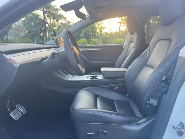 Tesla Model Y — Фото автомобиля 8