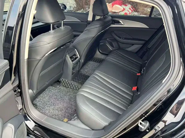 Hongqi H5 — Фото автомобиля 13