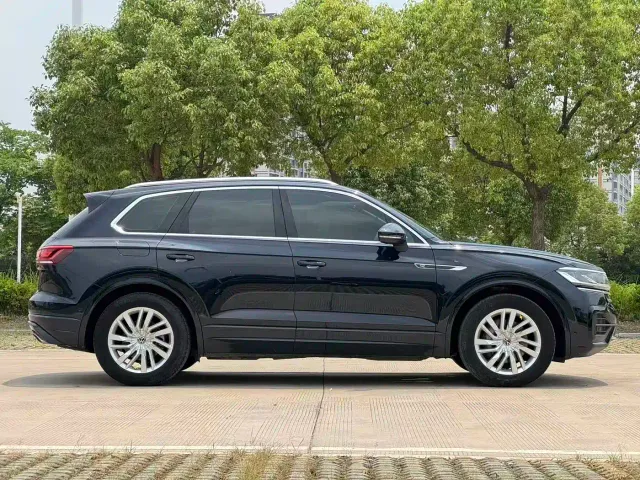 Volkswagen Touareg 2022 2.0TSI Rui Shang Edition — Фото автомобиля 2