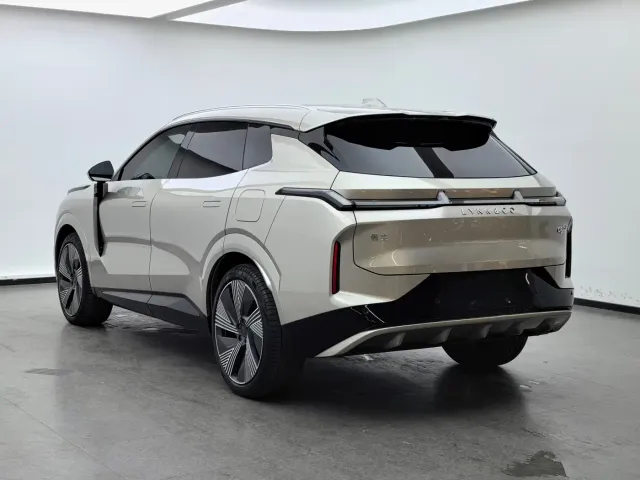 Lynk & Co 08 EM-P — Фото автомобиля 7