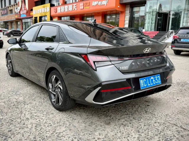 Hyundai Elantra — Фото автомобиля 4