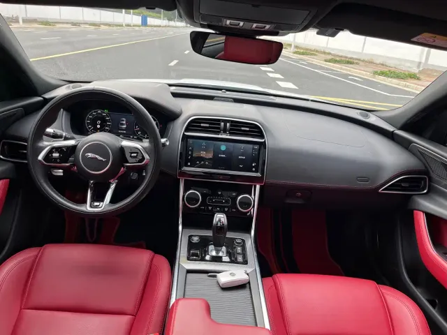 Jaguar XEL — Фото автомобиля 10