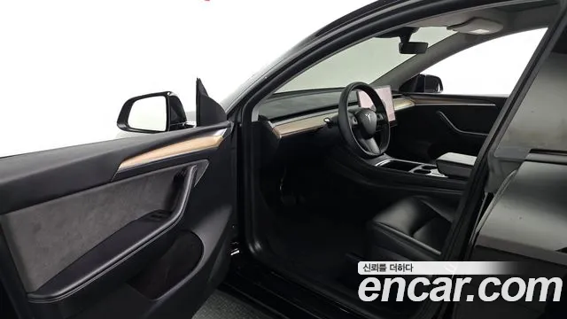 Tesla Model Y — Фото автомобиля 10