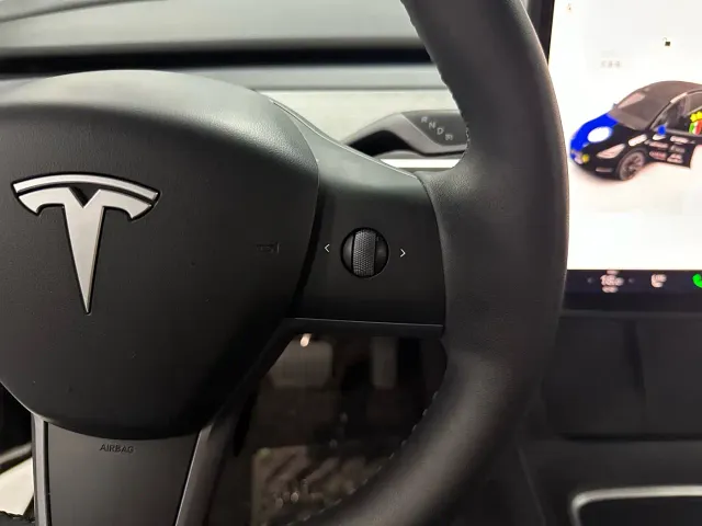 Tesla Model Y — Фото автомобиля 19