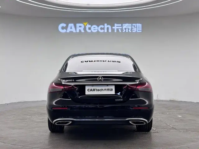 Mercedes-Benz E-Class — Фото автомобиля 2
