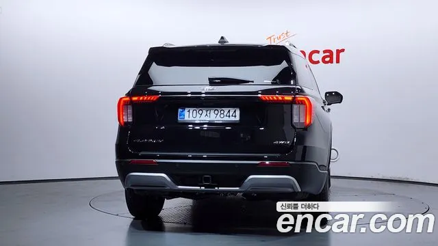 Ford Explorer — Фото автомобиля 3
