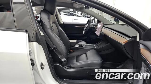 Tesla Model 3 — Фото автомобиля 9