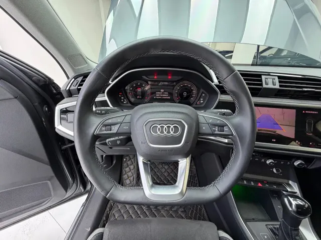 Audi Q3 — Фото автомобиля 10