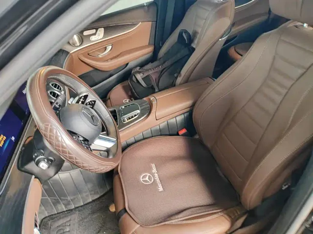 Mercedes-Benz E-Class — Фото автомобиля 14