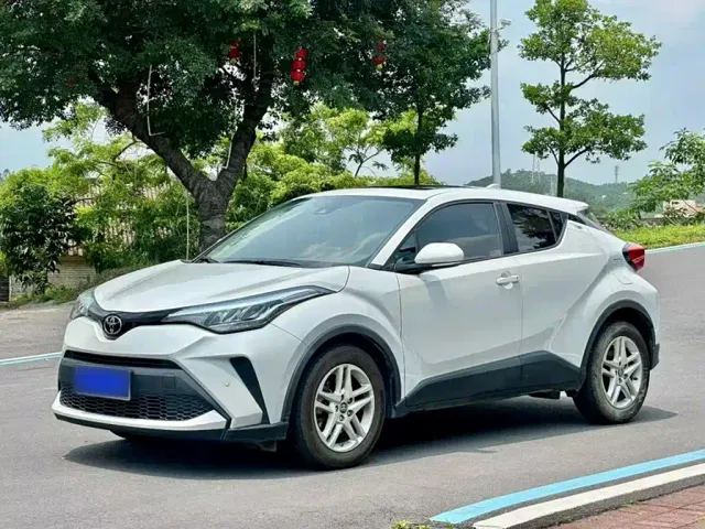 Фотография автомобиля — Toyota C-HR