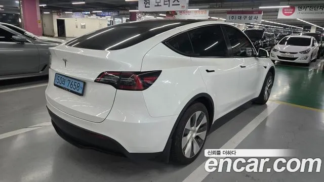Tesla Model Y — Фото автомобиля 3