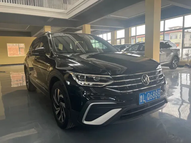 Volkswagen Tiguan L — Фото автомобиля 3