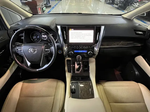Toyota Vellfire — Фото автомобиля 4